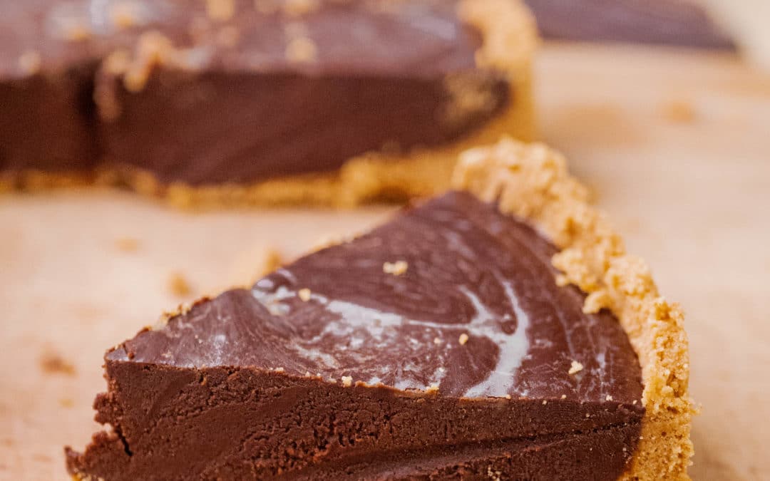 Gluten-free chocolate pie (cookie base)
