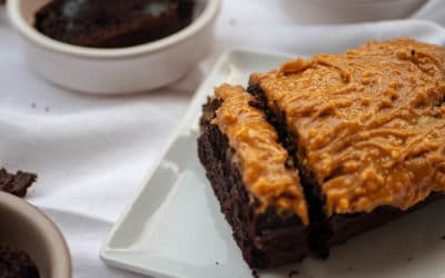 Gluten-free chocolate cake and butter-free with peanut butter and maple syrup topping